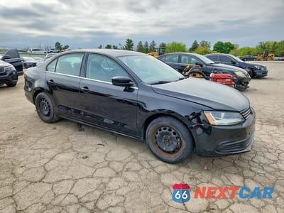 Czwarte zdjęcie samochodu z boku: 2017 VOLKSWAGEN JETTA S VIN:3VW2B7AJ4HM270793 - miniatura