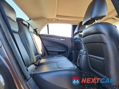 Zdjęcie 10 z 11 samochodu: 2016 CHRYSLER 300 LIMITED VIN:2C3CCAAG4GH189445 - miniatura