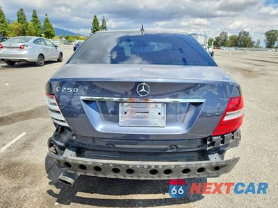 Zdjęcie 6 z 13 samochodu: 2014 MERCEDES-BENZ C 250 VIN:WDDGF4HBXER315777 - miniatura