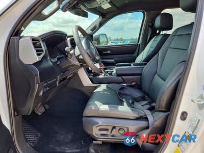 Zdjęcie 7 z 11 samochodu: 2025 TOYOTA TUNDRA SR5 VIN:5TFLA5DB5SX290720 - miniatura