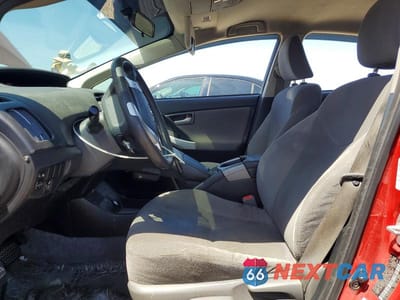 Zdjęcie 7 z 12 samochodu: 2014 TOYOTA PRIUS TWO VIN:JTDKN3DU9E1775939 - miniatura