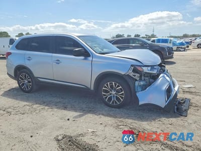 Czwarte zdjęcie samochodu z boku: 2017 MITSUBISHI OUTLANDER ES VIN:JA4AZ2A37HZ015370 - miniatura