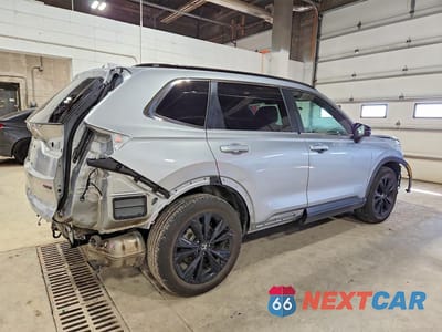 Trzecie zdjęcie samochodu z tyłu: 2025 HONDA CR-V SPORT TOURING VIN:2HKRS6H93SH820974 - miniatura