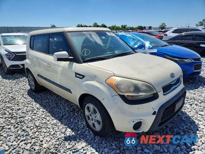 Czwarte zdjęcie samochodu z boku: 2012 KIA SOUL BASE VIN:KNDJT2A5XC7481789 - miniatura