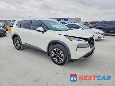 Czwarte zdjęcie samochodu z boku: 2021 NISSAN ROGUE SV VIN:5N1AT3BA8MC813038 - miniatura