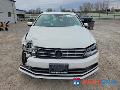 Piąte zdjęcie samochodu w środku: 2018 VOLKSWAGEN JETTA SE VIN:3VWDB7AJ8JM213317 - miniatura