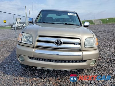 Piąte zdjęcie samochodu w środku: 2004 TOYOTA TUNDRA SR5 VIN:5TBDT44174S459525 - miniatura