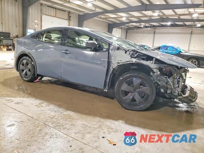 Czwarte zdjęcie samochodu z boku: 2025 TOYOTA PRIUS LE VIN:JTDACAAU0S3057948 - miniatura