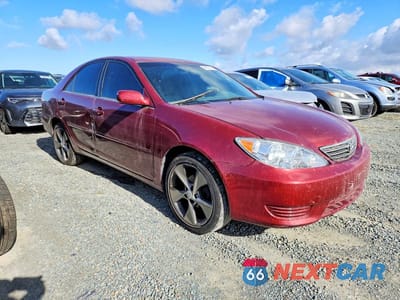 Czwarte zdjęcie samochodu z boku: 2005 TOYOTA CAMRY LE VIN:4T1BE32K85U055723 - miniatura