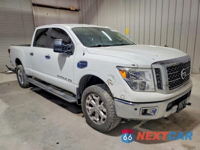 Czwarte zdjęcie samochodu z boku: 2016 NISSAN TITAN XD SV VIN:1N6BA1F40GN509537 - miniatura