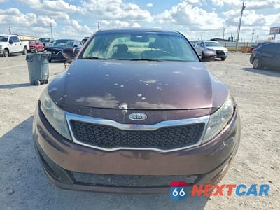 Piąte zdjęcie samochodu w środku: 2011 KIA OPTIMA LX VIN:KNAGM4A78B5183172 - miniatura