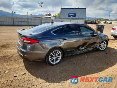 Trzecie zdjęcie samochodu z tyłu: 2019 FORD FUSION TITANIUM VIN:3FA6P0RU3KR240180 - miniatura