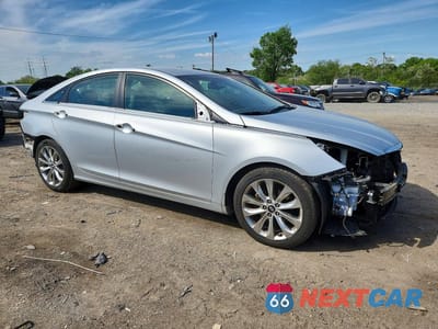 Czwarte zdjęcie samochodu z boku: 2012 HYUNDAI SONATA SE 2.0T VIN:5NPEC4AB6CH413942 - miniatura
