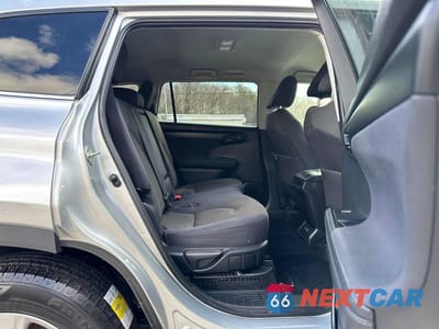 Zdjęcie 6 z 10 samochodu: 2022 TOYOTA HIGHLANDER HYBRID LE VIN:5TDBBRCH9NS555235 - miniatura
