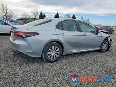Trzecie zdjęcie samochodu z tyłu: 2021 TOYOTA CAMRY LE VIN:4T1C31AK4MU022054 - miniatura