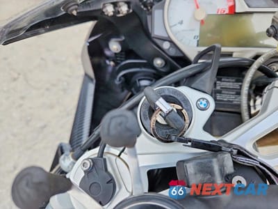 Zdjęcie 8 z 10 samochodu: 2015 BMW S 1000 RR VIN:WB10D2105FZ352412 - miniatura
