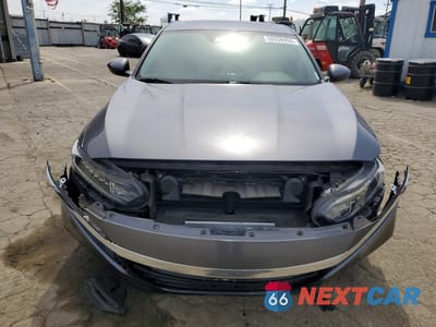 Piąte zdjęcie samochodu w środku: 2018 HONDA ACCORD EX VIN:1HGCV1F47JA073880 - miniatura