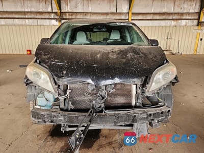 Piąte zdjęcie samochodu w środku: 2019 TOYOTA SIENNA LE VIN:5TDKZ3DC1KS997191 - miniatura