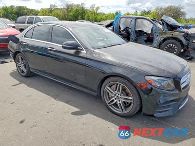 Czwarte zdjęcie samochodu z boku: 2019 MERCEDES-BENZ E 300 VIN:WDDZF4JBXKA662927 - miniatura