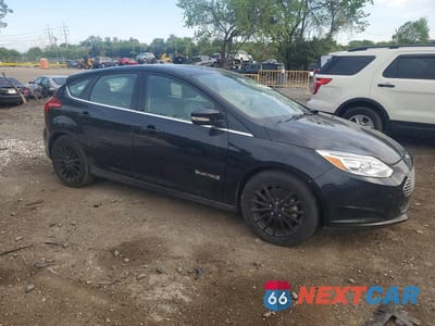 Czwarte zdjęcie samochodu z boku: 2018 FORD FOCUS BEV VIN:1FADP3R49JL225964 - miniatura