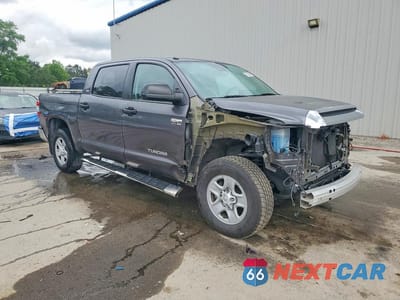 Czwarte zdjęcie samochodu z boku: 2019 TOYOTA TUNDRA CREWMAX SR5 VIN:5TFEY5F19KX247135 - miniatura