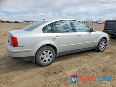 Trzecie zdjęcie samochodu z tyłu: 1999 VOLKSWAGEN PASSAT GLS VIN:WVWAD63B5XE321862 - miniatura