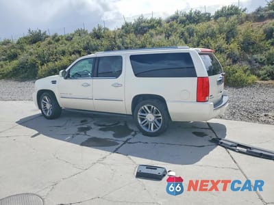 Drugie zdjęcie samochodu z przodu: 2011 CADILLAC ESCALADE ESV PLATINUM VIN:1GYS4KEFXBR203668 - miniatura
