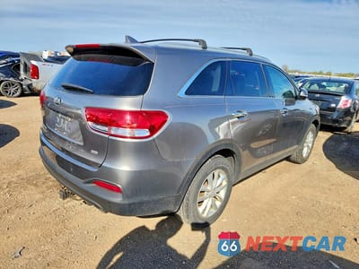 Trzecie zdjęcie samochodu z tyłu: 2016 KIA SORENTO LX VIN:5XYPGDA37GG104662 - miniatura