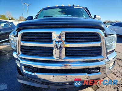 Piąte zdjęcie samochodu w środku: 2015 RAM 2500 SLT VIN:3C6UR5DL4FG682529 - miniatura