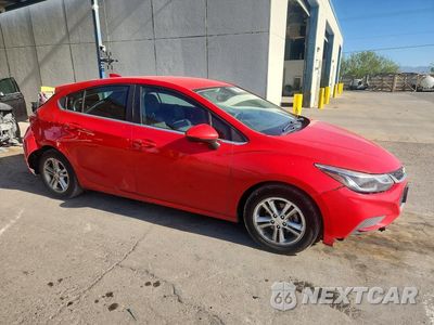 Czwarte zdjęcie samochodu z boku: 2017 CHEVROLET CRUZE LT VIN:3G1BE6SM9HS588622 - miniatura