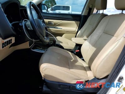 Zdjęcie 7 z 13 samochodu: 2018 MITSUBISHI OUTLANDER SE VIN:JA4AD3A33JZ046402 - miniatura