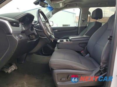 Zdjęcie 7 z 12 samochodu: 2017 CHEVROLET SUBURBAN C1500 LS VIN:1GNSCGEC7HR341034 - miniatura