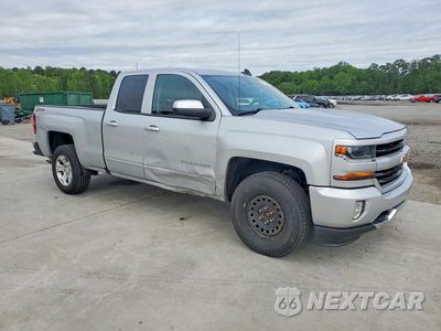 Czwarte zdjęcie samochodu z boku: 2017 CHEVROLET SILVERADO K1500 LT VIN:1GCVKREC2HZ251598 - miniatura