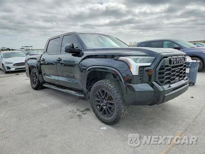 Czwarte zdjęcie samochodu z boku: 2022 TOYOTA TUNDRA SR5 VIN:5TFLA5DBXNX032343 - miniatura
