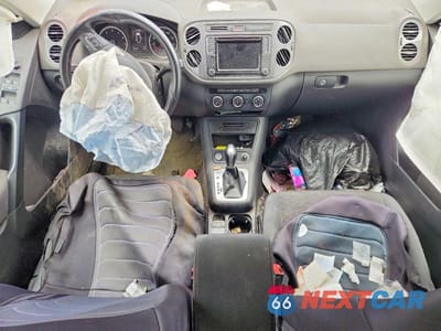 Zdjęcie 8 z 13 samochodu: 2017 VOLKSWAGEN TIGUAN VIN:WVGBV7AX1HK048357 - miniatura