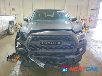 Piąte zdjęcie samochodu w środku: 2017 TOYOTA TACOMA SR5 V6 VIN:5TFAZ5CN3HX048805 - miniatura