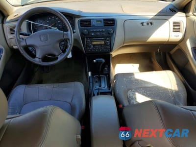 Zdjęcie 8 z 12 samochodu: 2002 HONDA ACCORD EX VIN:JHMCG66072C014433 - miniatura