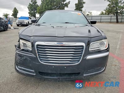 Piąte zdjęcie samochodu w środku: 2012 CHRYSLER 300 VIN:2C3CCAAG3CH261438 - miniatura