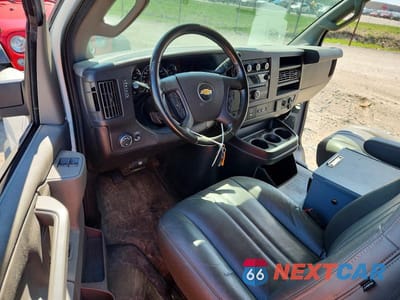Zdjęcie 8 z 14 samochodu: 2020 CHEVROLET EXPRESS G2500 VIN:1GCWGAFG4L1269620 - miniatura