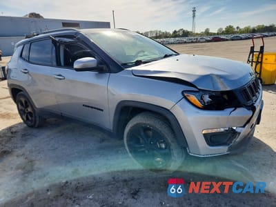 Czwarte zdjęcie samochodu z boku: 2021 JEEP COMPASS LATITUDE VIN:3C4NJDBB4MT595596 - miniatura