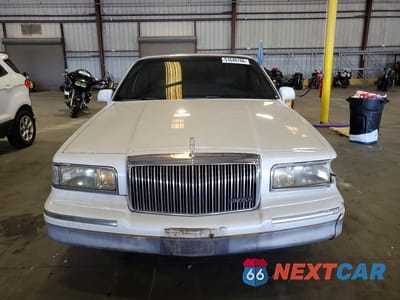 Piąte zdjęcie samochodu w środku: 1997 LINCOLN TOWN CAR SIGNATURE VIN:1LNLM82W8VY655447 - miniatura