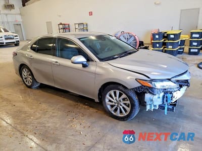 Czwarte zdjęcie samochodu z boku: 2022 TOYOTA CAMRY LE VIN:4T1C11AK2NU632249 - miniatura