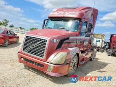 Drugie zdjęcie samochodu z przodu: 2004 VOLVO VNL SEMI TRUCK VIN:4V4NC9TH14N363570 - miniatura