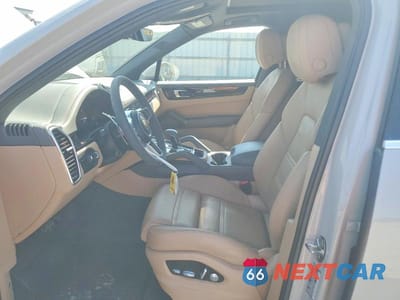 Zdjęcie 7 z 13 samochodu: 2021 PORSCHE CAYENNE VIN:WP1AA2AY8MDA05560 - miniatura