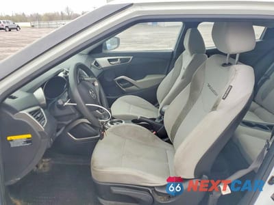 Zdjęcie 7 z 12 samochodu: 2013 HYUNDAI VELOSTER BASE VIN:KMHTC6AD2DU090660 - miniatura