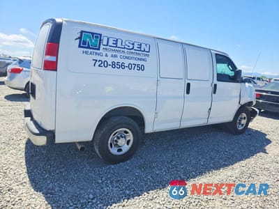 Trzecie zdjęcie samochodu z tyłu: 2021 CHEVROLET EXPRESS G2500 VIN:1GCWGAFP6M1239861 - miniatura