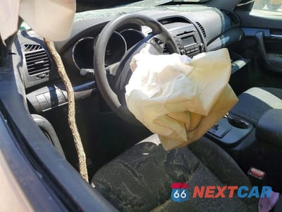 Zdjęcie 8 z 11 samochodu: 2011 KIA SORENTO LX VIN:5XYKT4A18BG143077 - miniatura