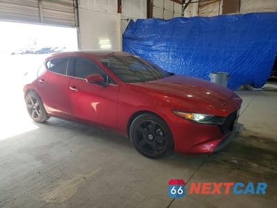 Czwarte zdjęcie samochodu z boku: 2021 MAZDA 3 PREMIUM VIN:JM1BPAML3M1306947 - miniatura
