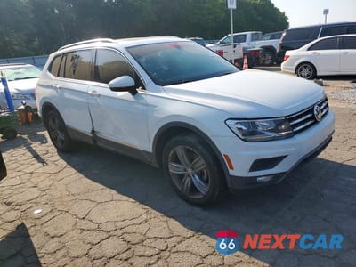 Czwarte zdjęcie samochodu z boku: 2020 VOLKSWAGEN TIGUAN SE VIN:3VV3B7AX4LM104814 - miniatura