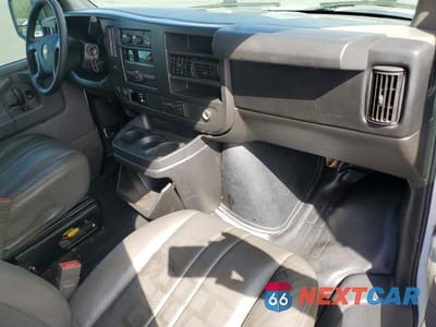 Zdjęcie 8 z 13 samochodu: 2015 CHEV EXPRESS G2500 VIN:1GCWGGCF5F1202897 - miniatura
